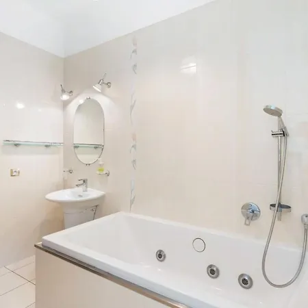 Spacious 2br 2ba In The Heart Of *