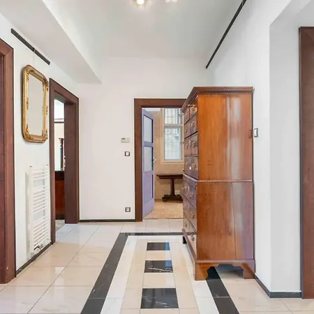 Апартаменты Spacious 2br 2ba In The Heart Of