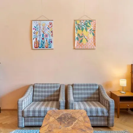 Апартаменты Spacious 2br 2ba In The Heart Of Прага